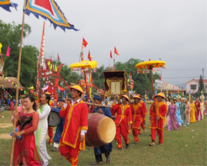 Xây dựng NTM, đời sống văn hóa được nâng lên. Trong ảnh: Lễ rước linh vị tổ tiên và tế lễ tại Lễ hội ở Điện Quang